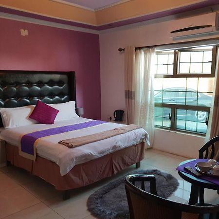 Mathlyn Guest House Francistown Eksteriør bilde