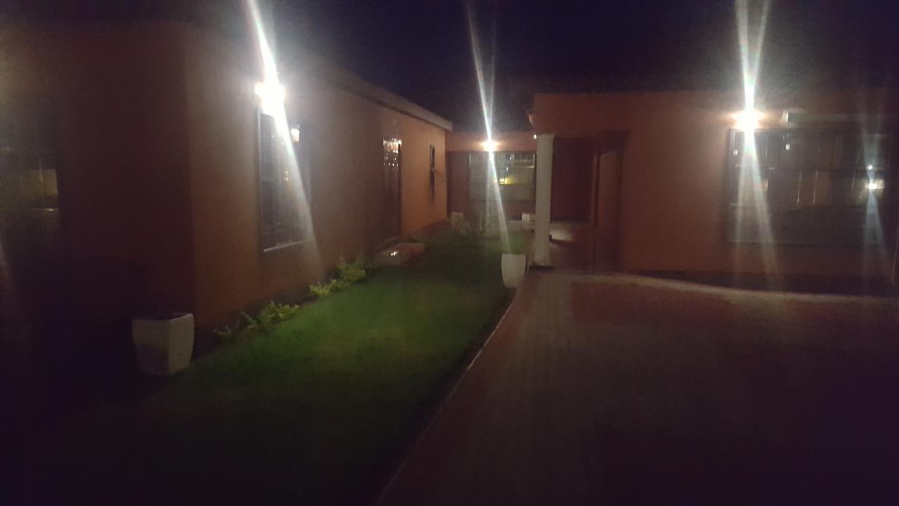 Mathlyn Guest House Francistown Eksteriør bilde