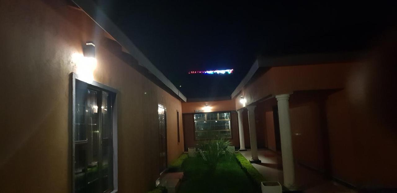 Mathlyn Guest House Francistown Eksteriør bilde