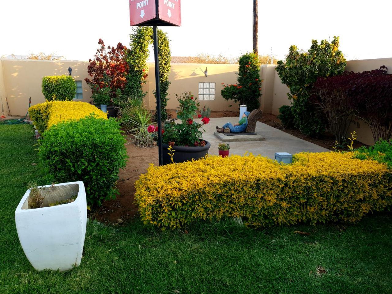 Mathlyn Guest House Francistown Eksteriør bilde