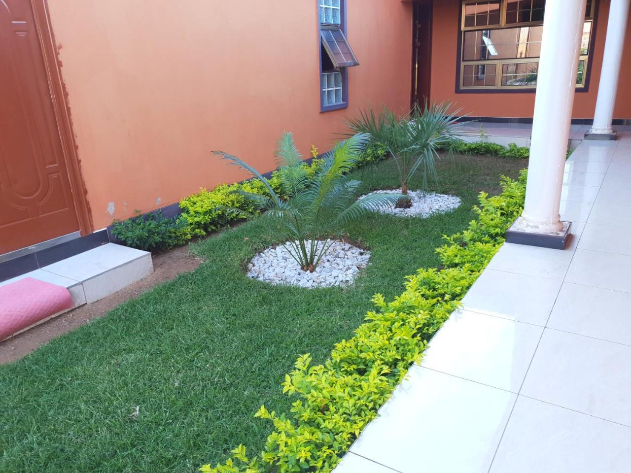Mathlyn Guest House Francistown Eksteriør bilde
