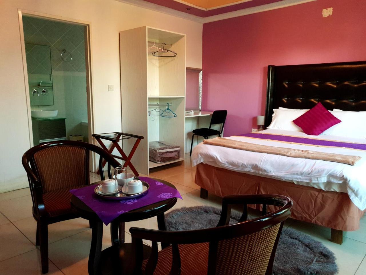 Mathlyn Guest House Francistown Eksteriør bilde